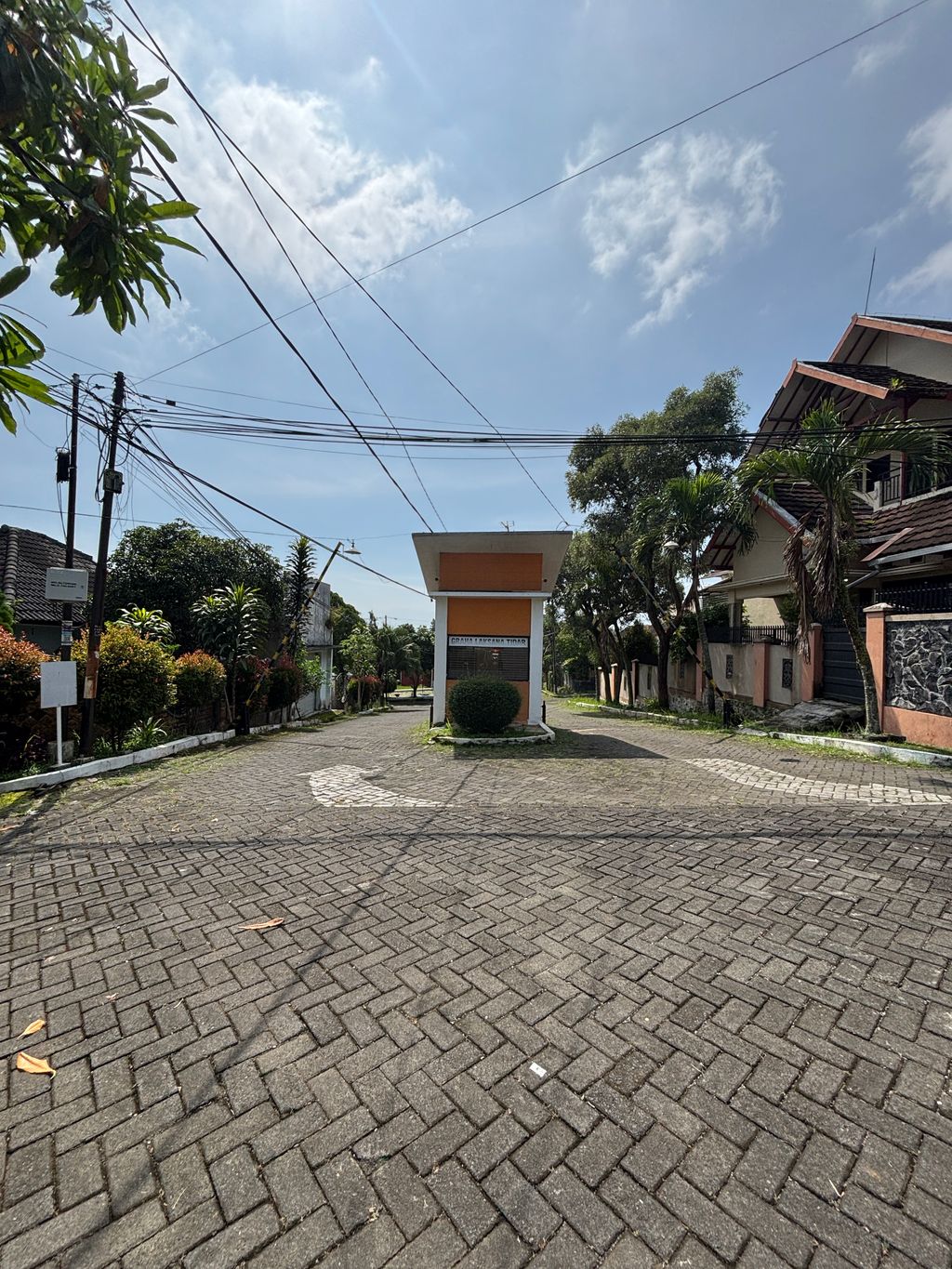 foto gerbang perumahan PERUMAHAN TIDAR HILLS