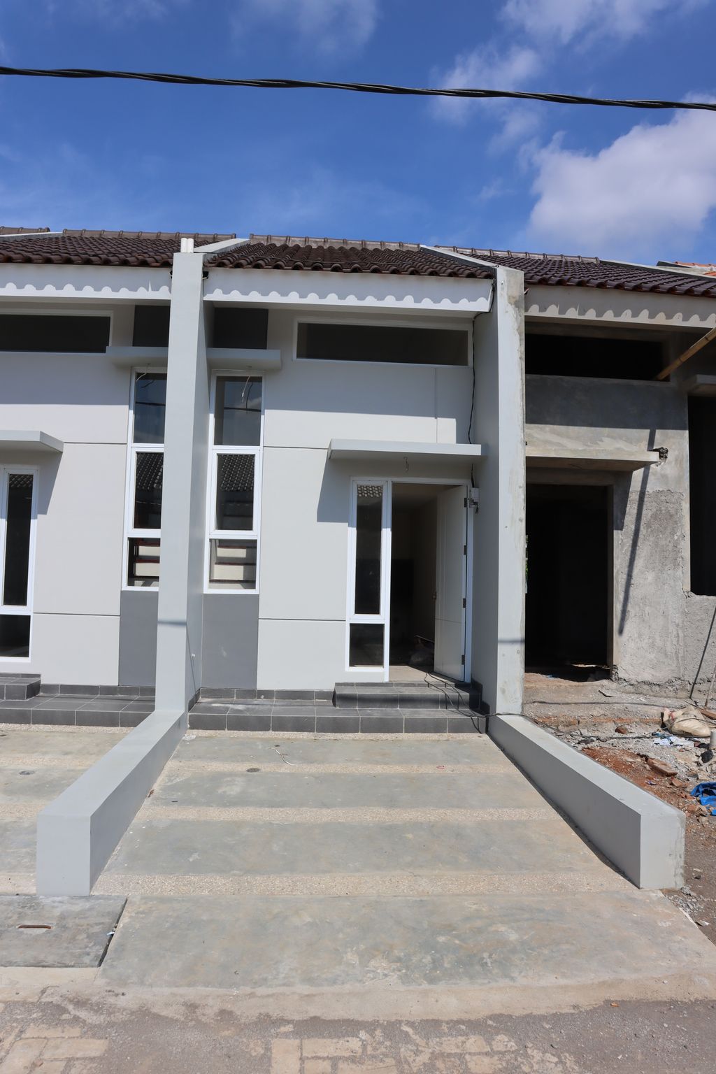 foto tampak rumah tipe Cluster Pinus 45 perumahan MEGAH NUSA MADANI