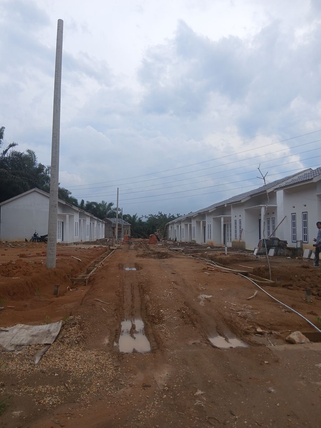 foto posisi tengah perumahan PURI HALIM 5