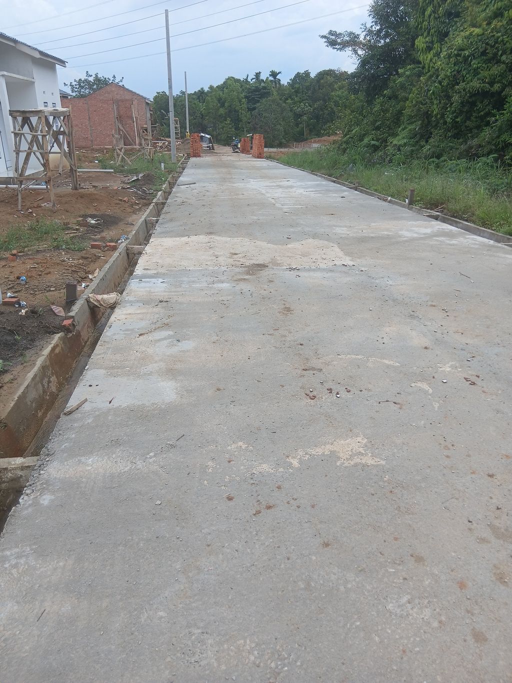 foto gerbang perumahan PURI HALIM 5