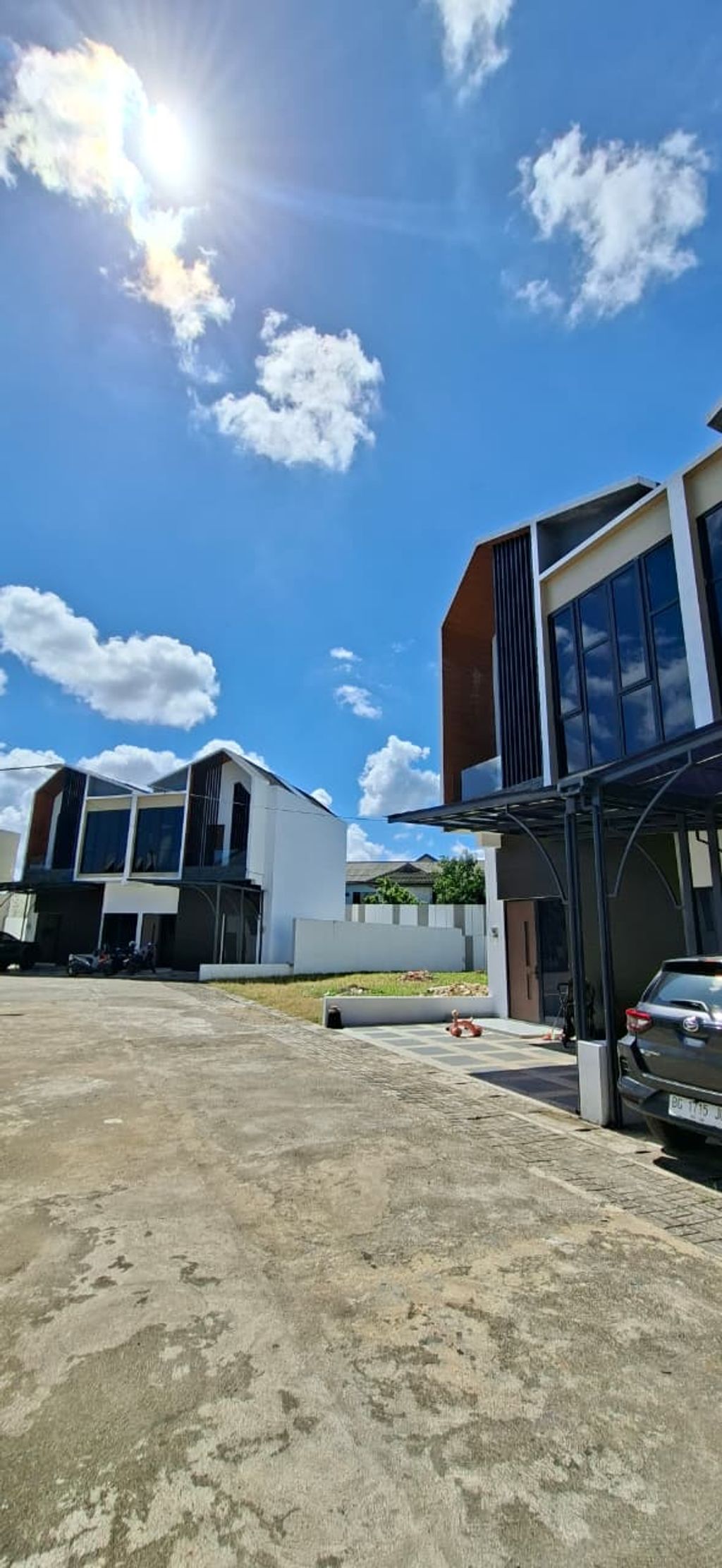 foto posisi tengah perumahan Alpha Townhouse