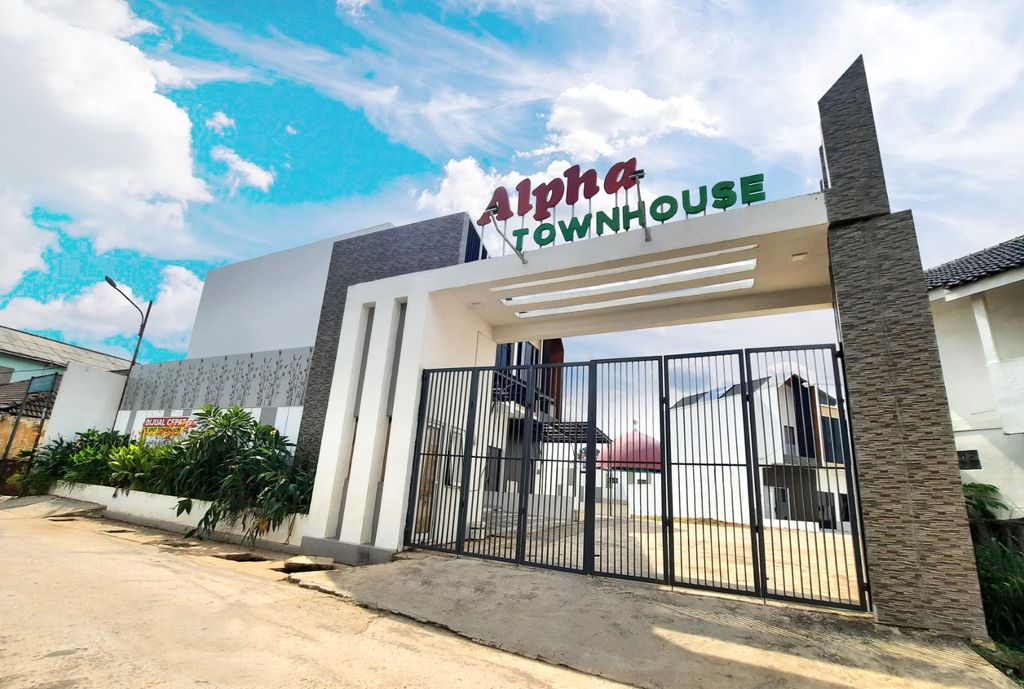 foto gerbang perumahan Alpha Townhouse