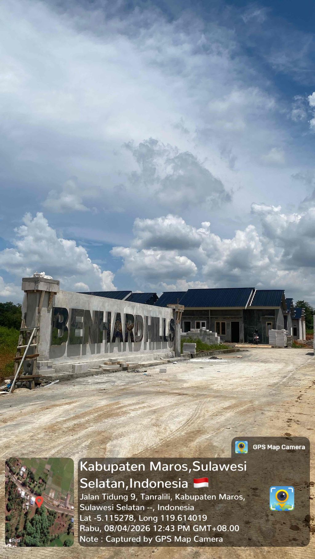 foto gerbang perumahan BENHARD HILLS