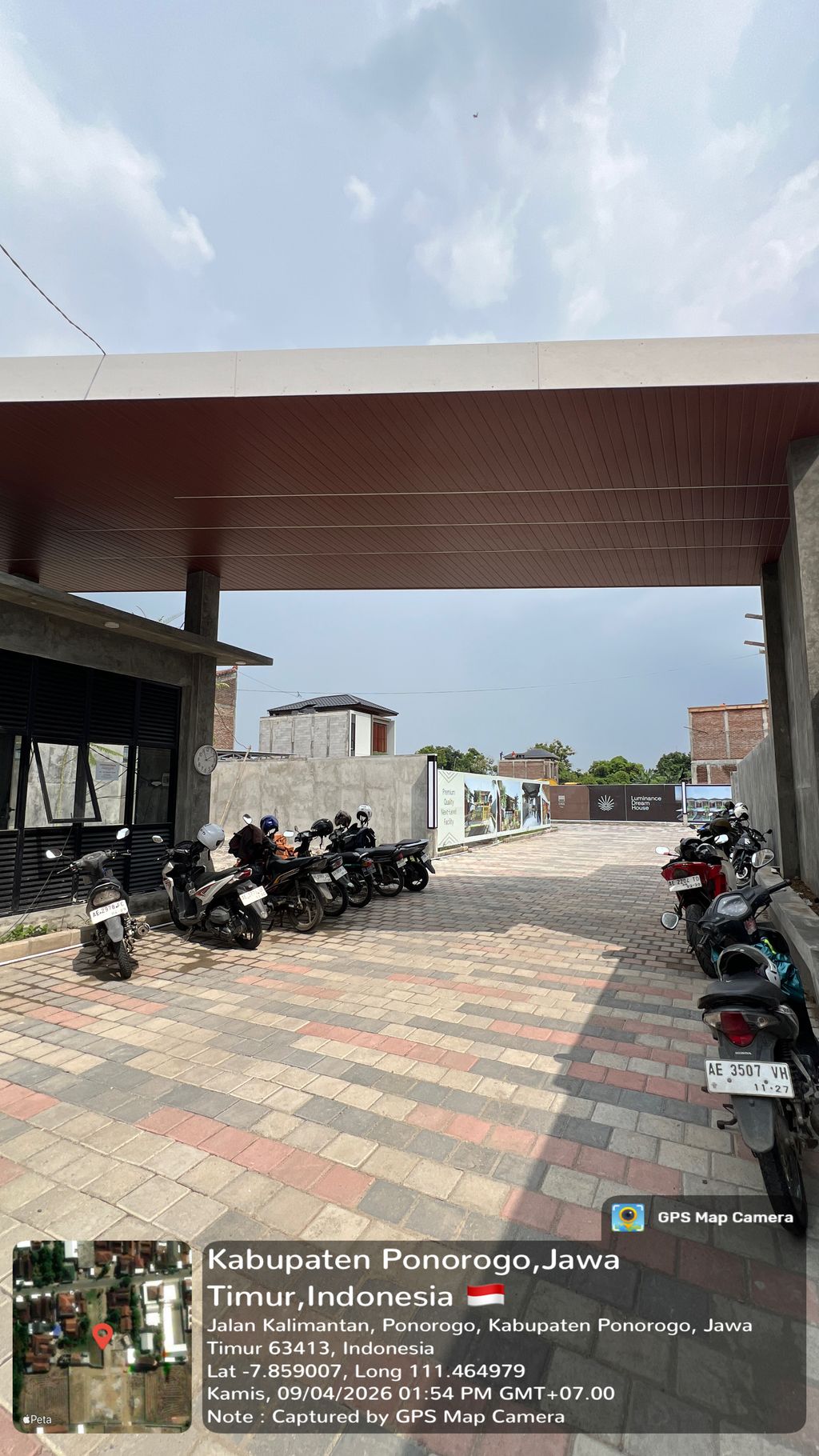 foto gerbang perumahan Luminance Dream House