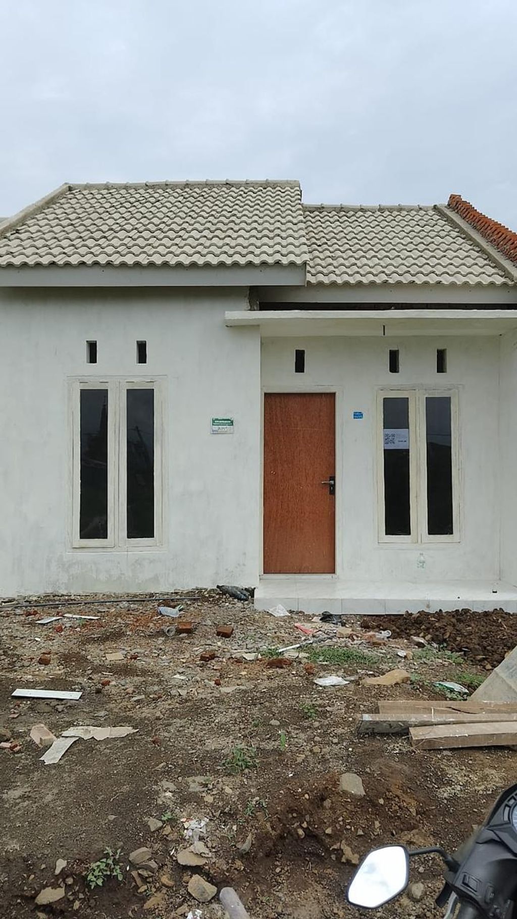 foto tampak rumah tipe 36 LUAS 104 perumahan PANTAI MENTARI