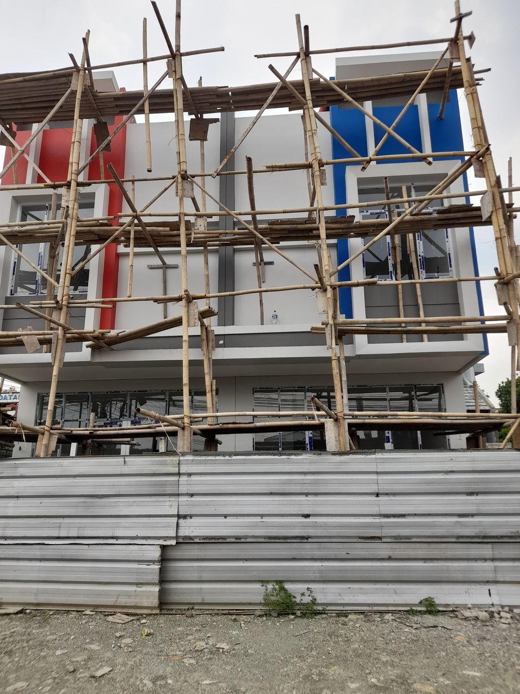 foto tampak rumah tipe COMMEMRCIAL PARK perumahan MEGA SENTUL - DAHLIA