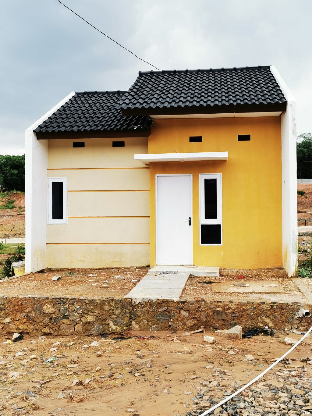 foto tampak rumah tipe T30/68 perumahan PERSADA CISOKA RESIDENCE