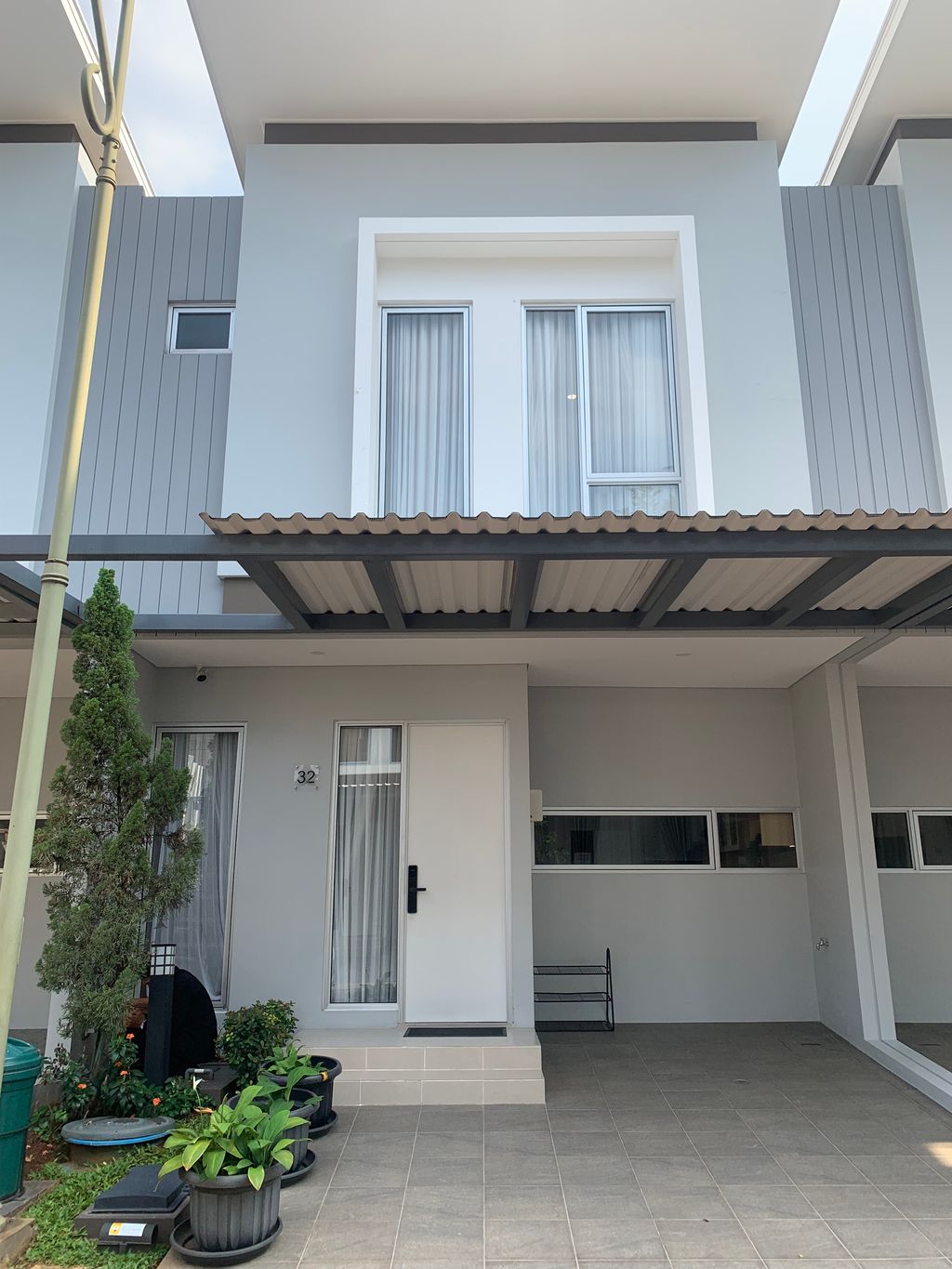 foto tampak rumah tipe MARVISTA/32 perumahan CLUSTER MALIBU VILLAGE