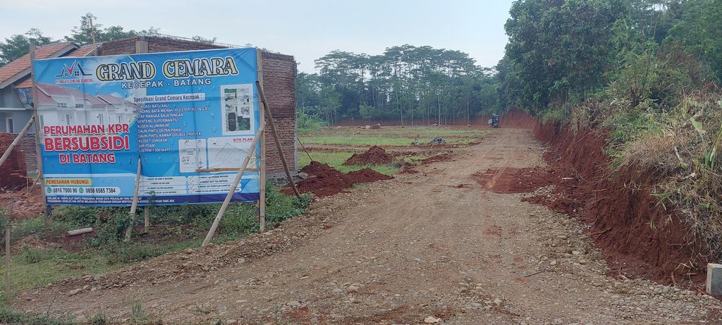 foto gerbang perumahan GRAND CEMARA KECEPAK