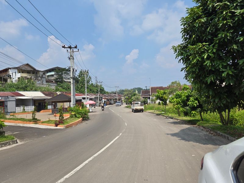 foto posisi tengah perumahan ROYAL GREEN LAND