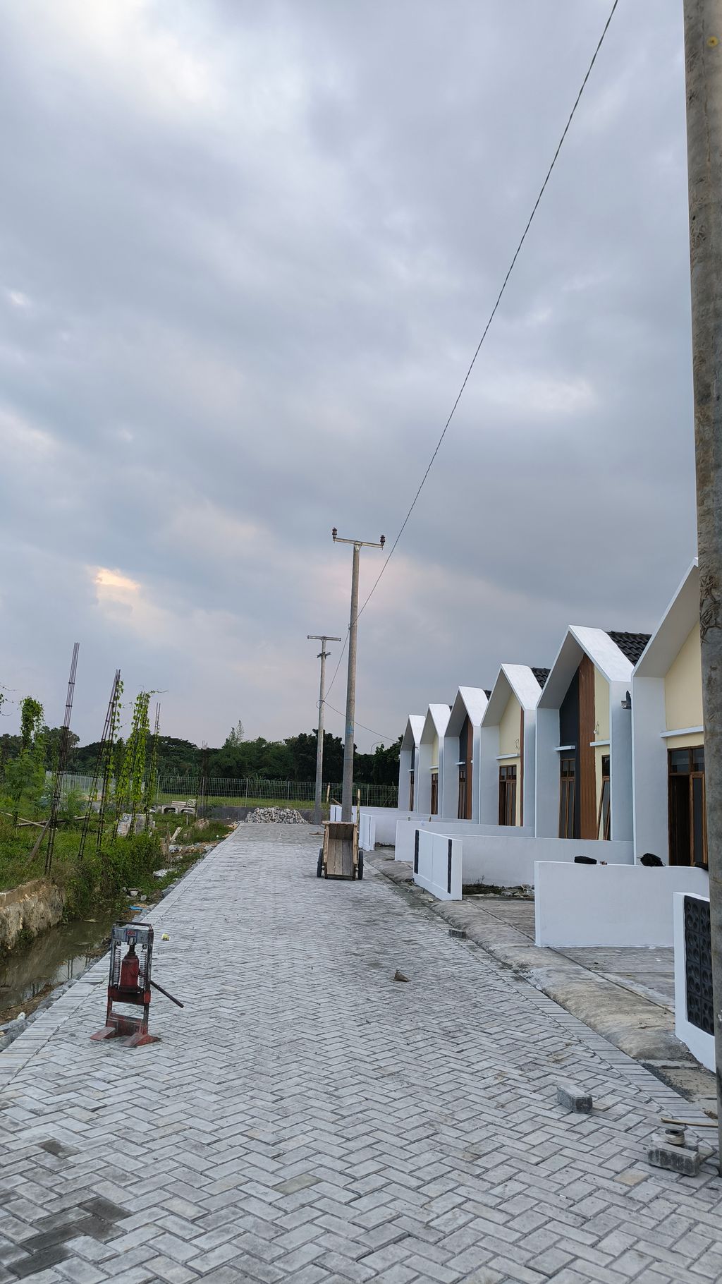 foto posisi tengah perumahan SADJATI ROYAL GARDEN