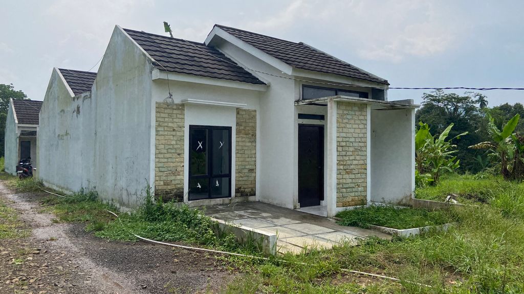foto contoh rumah perumahan GREEN HILL LEMBURSITU