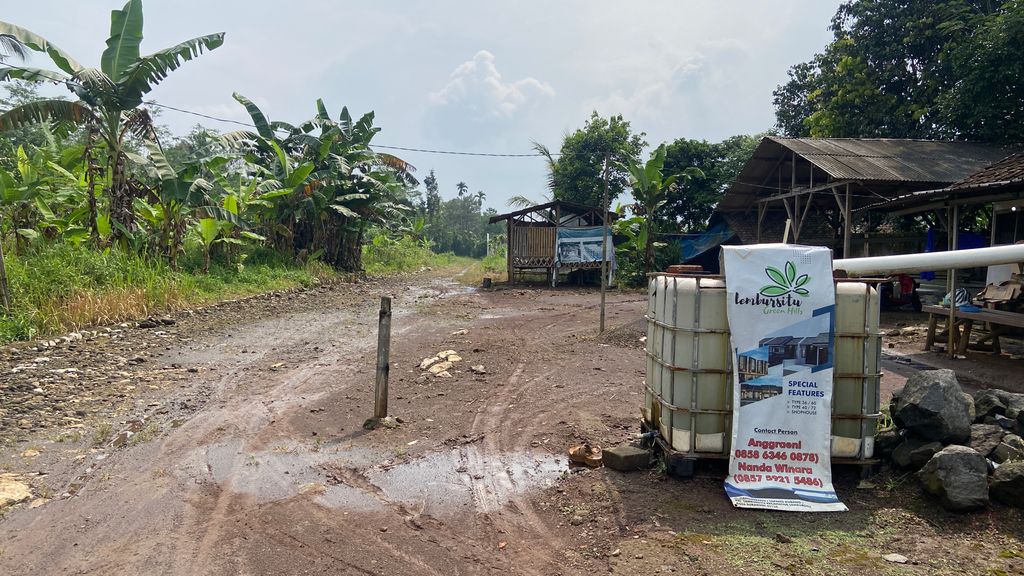 foto gerbang perumahan GREEN HILL LEMBURSITU