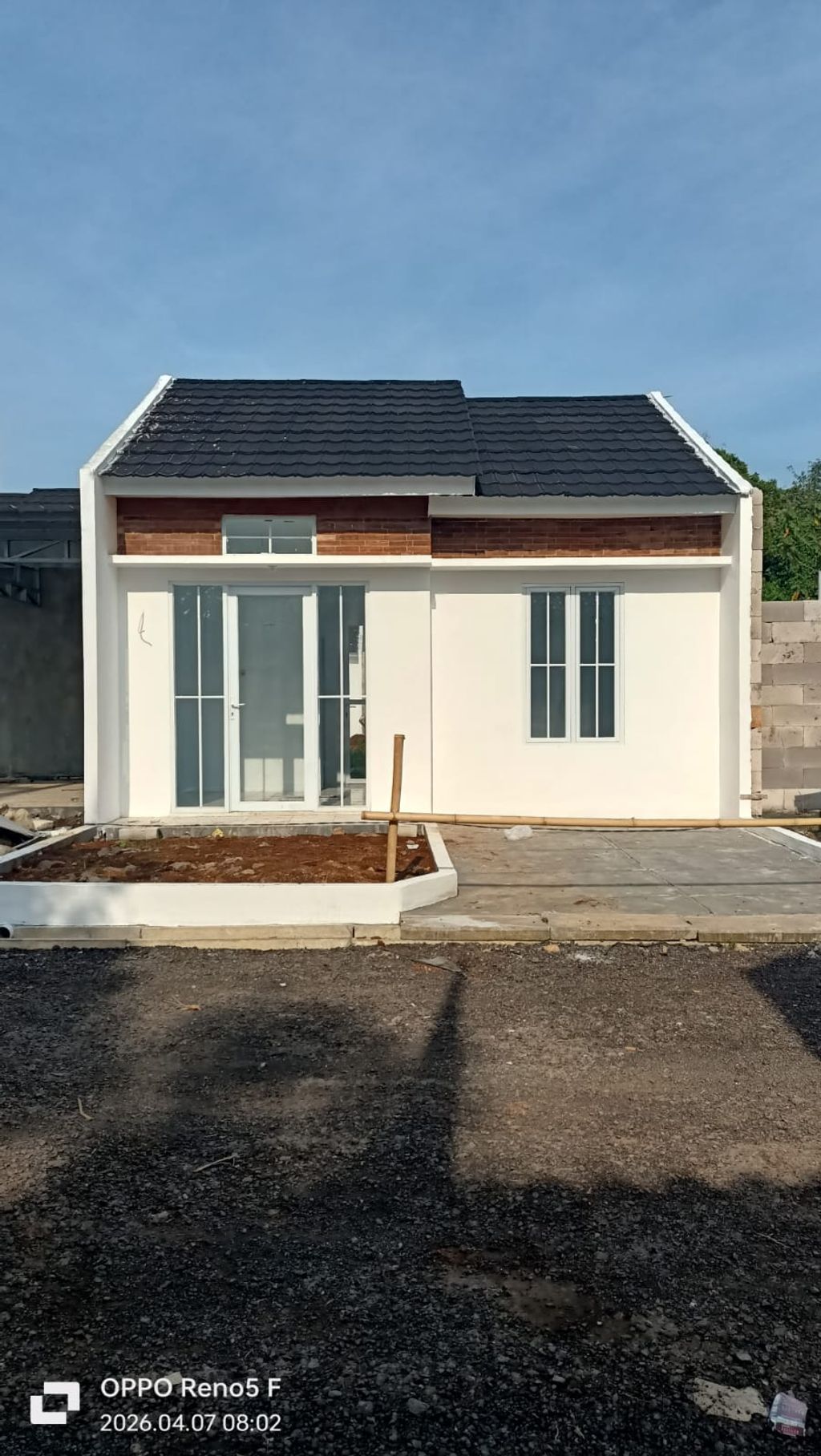 foto tampak rumah tipe 30/60 perumahan SAWITLAND PATUANAN