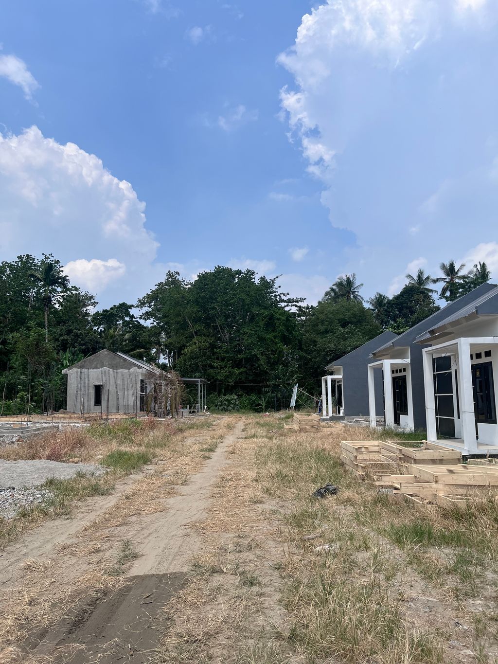 foto gerbang perumahan LARUMBALANGI RESIDENCE