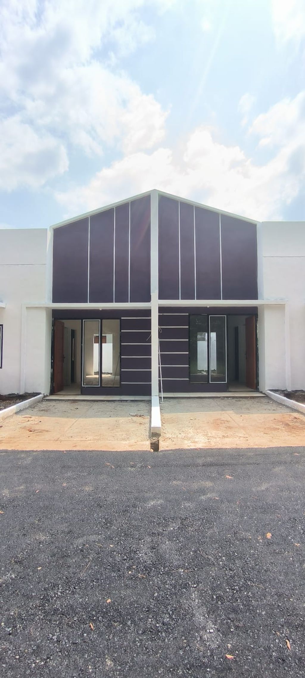 foto tampak rumah tipe FLPP SCANDINAVIAN 30/60 perumahan FONTANA LAKE