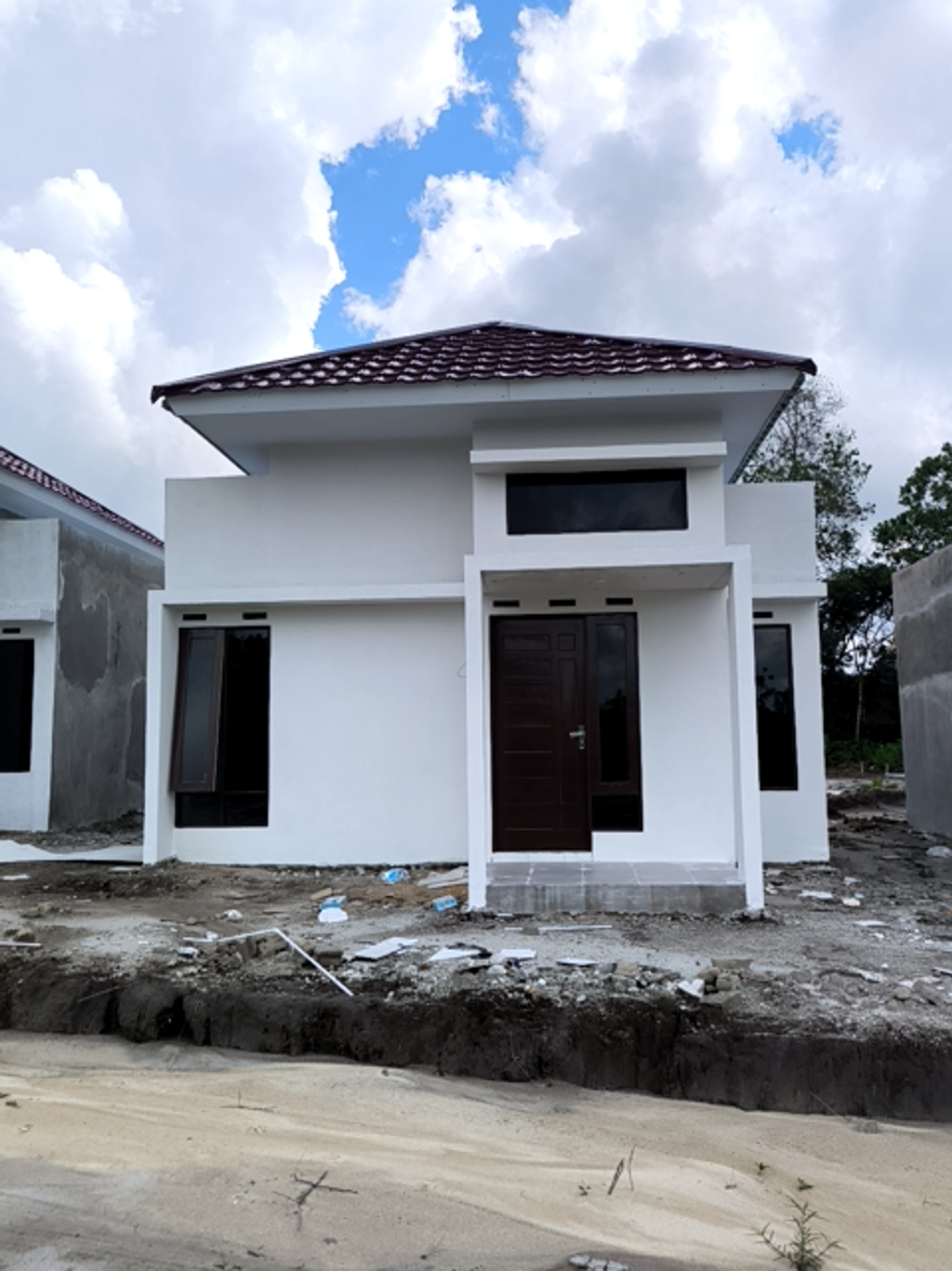foto tampak rumah tipe 182 perumahan Bukit Sampuraga Baru