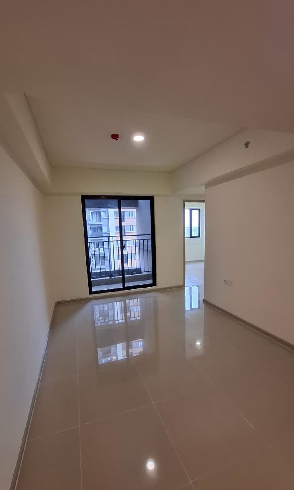 foto tampak rumah tipe Tower B - C perumahan Meikarta