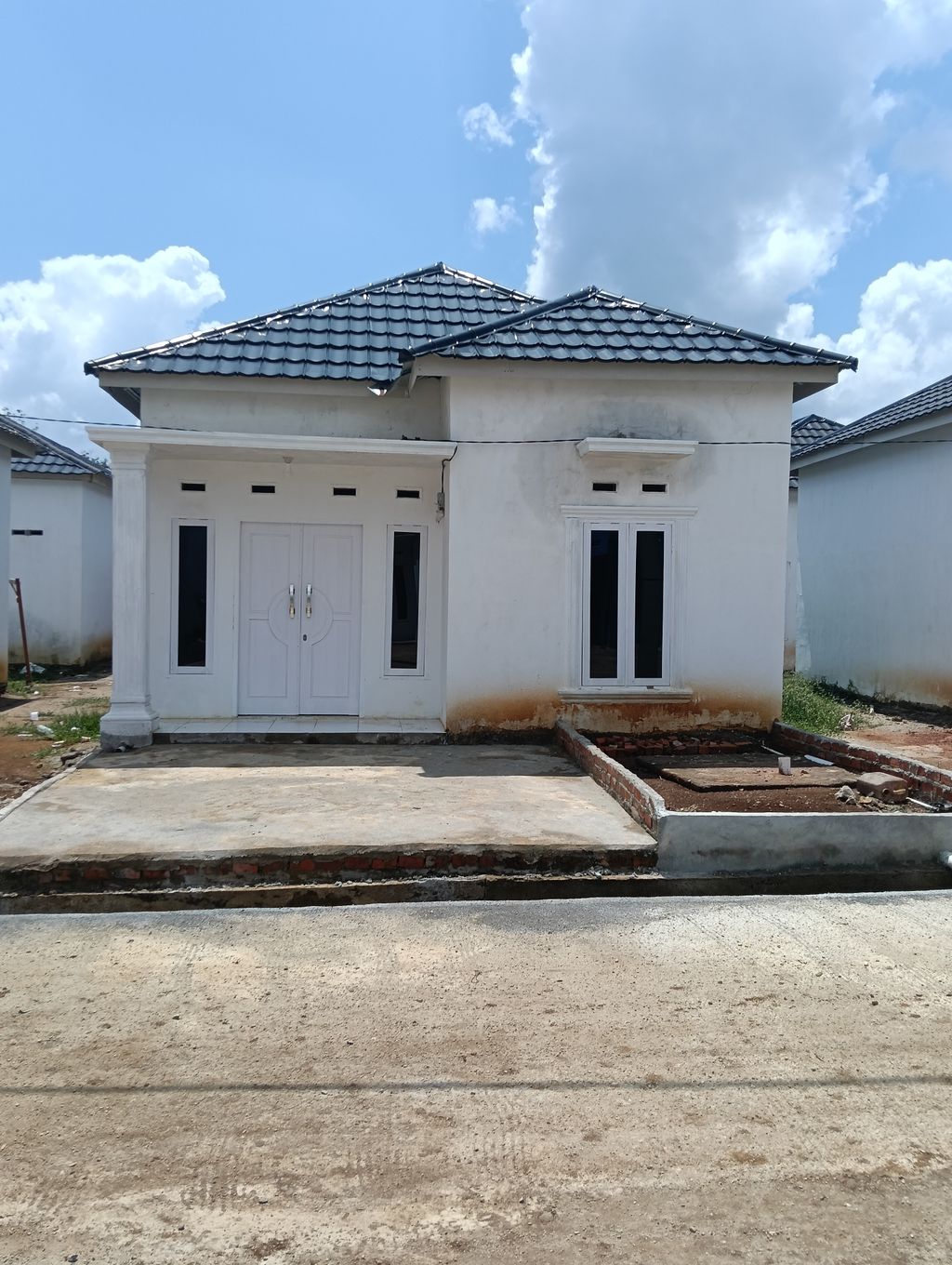 foto tampak rumah tipe plus perumahan CITRA RESIDENCE 2 (PENGEMBANGAN)