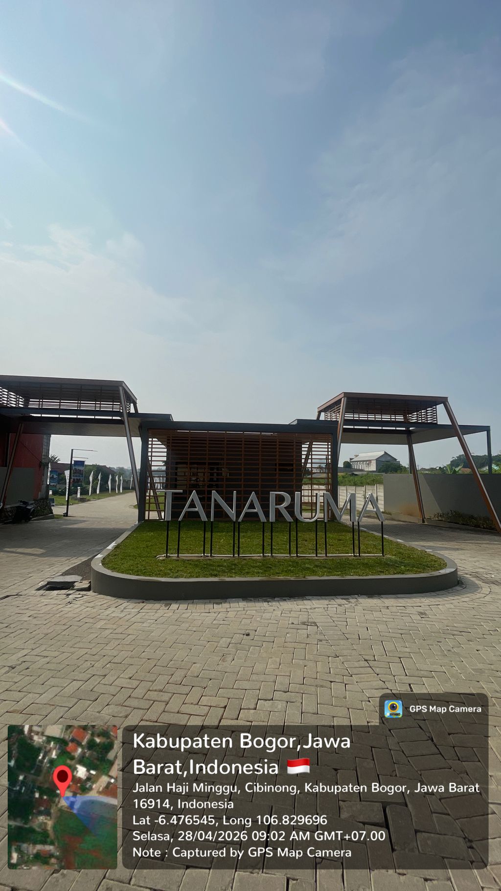 foto gerbang perumahan TANARUMA