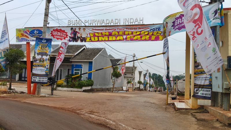 foto gerbang perumahan Bumi Purwadadi Indah