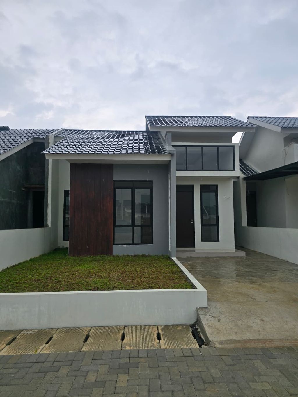 foto tampak rumah tipe RS 54/112 AA perumahan KOTA MANDIRI BEKALA CLUSTER HEVEA