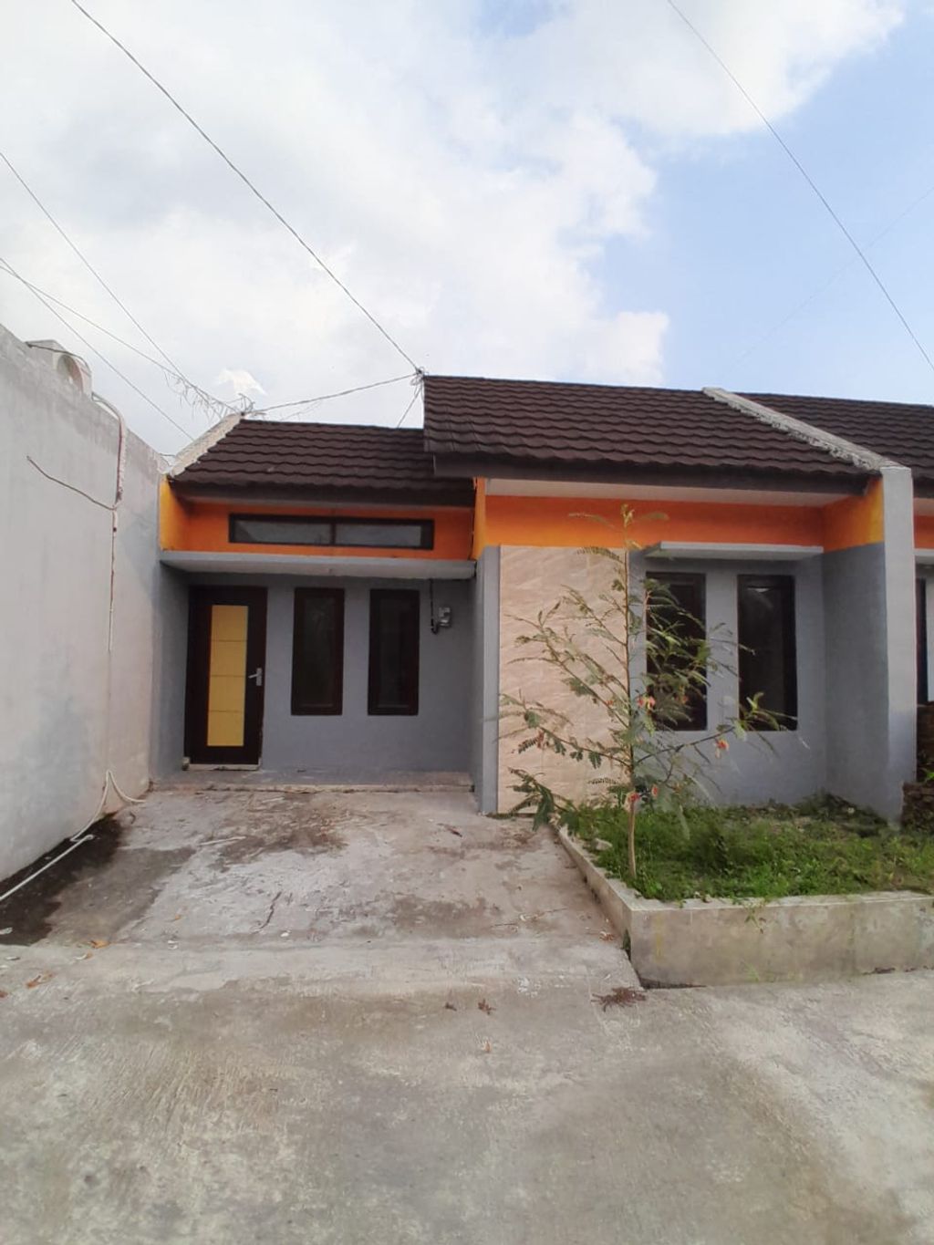 foto tampak rumah tipe 34 perumahan OEMAH GUWOREJO ASRI
