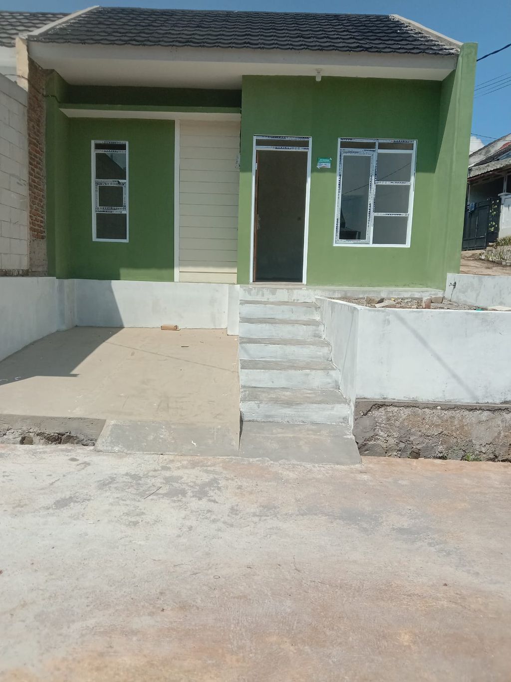 foto tampak rumah tipe 30/60 perumahan Parakan Muncang Residence