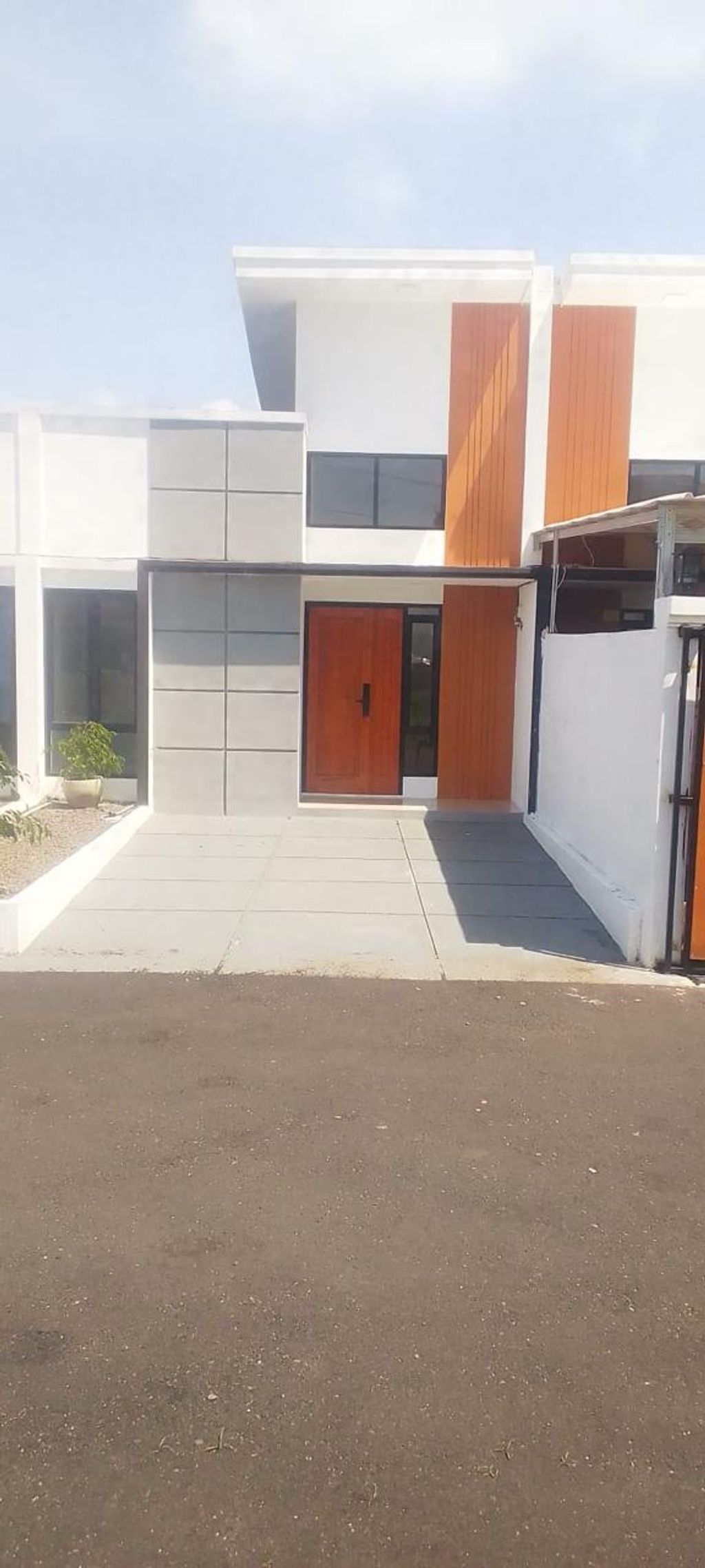 foto tampak rumah tipe 36/70 perumahan Juanda Business Park