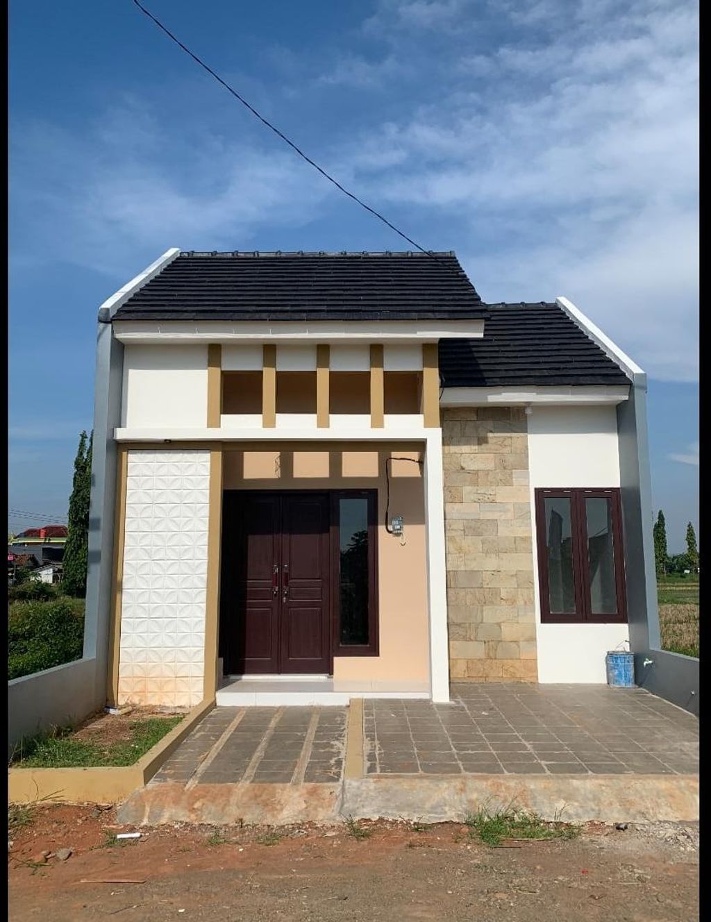 foto tampak rumah tipe AMARILIS perumahan KARANGSARI RESIDENCE