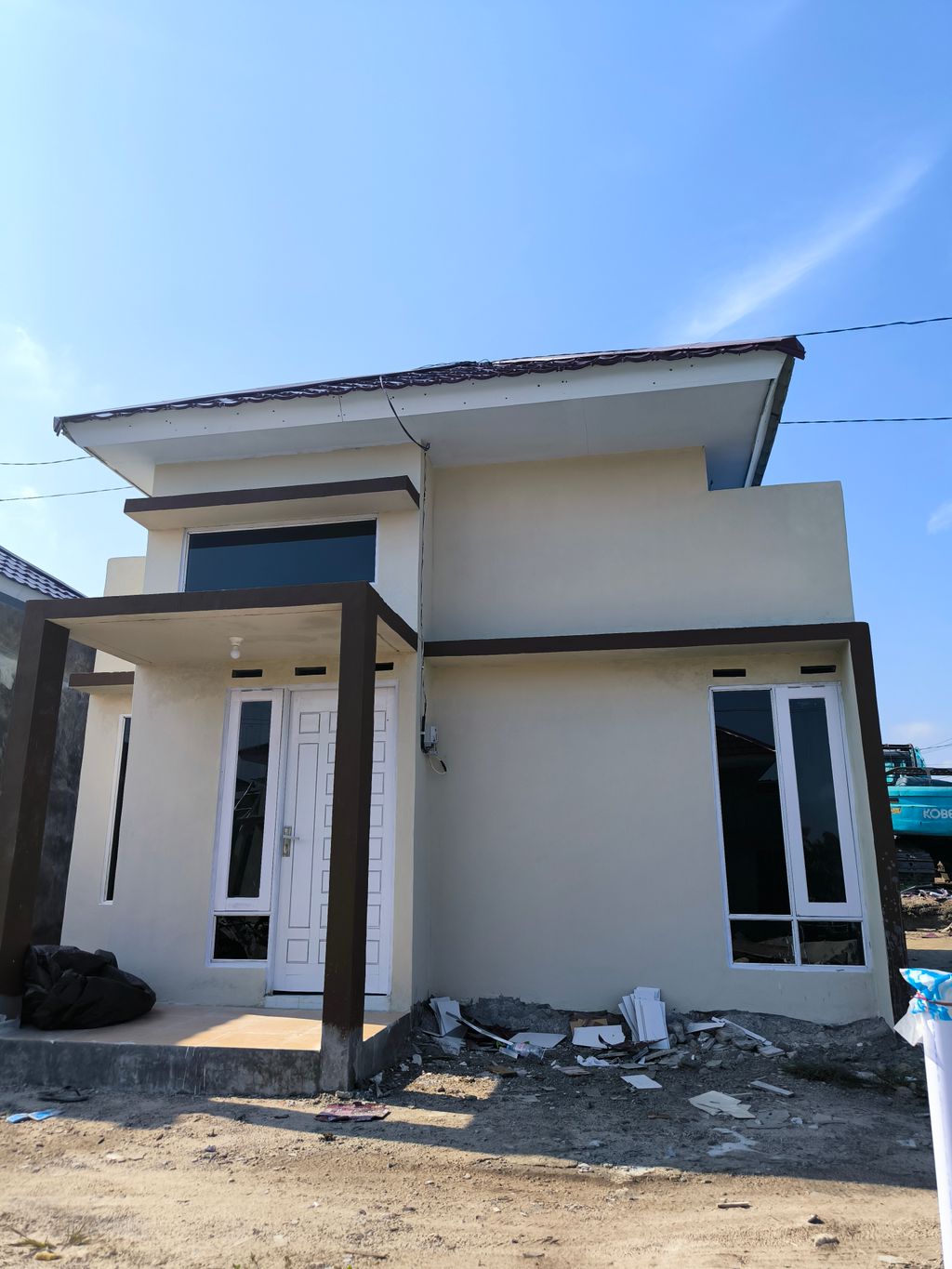 foto tampak rumah tipe 182 perumahan Banteng Residence D
