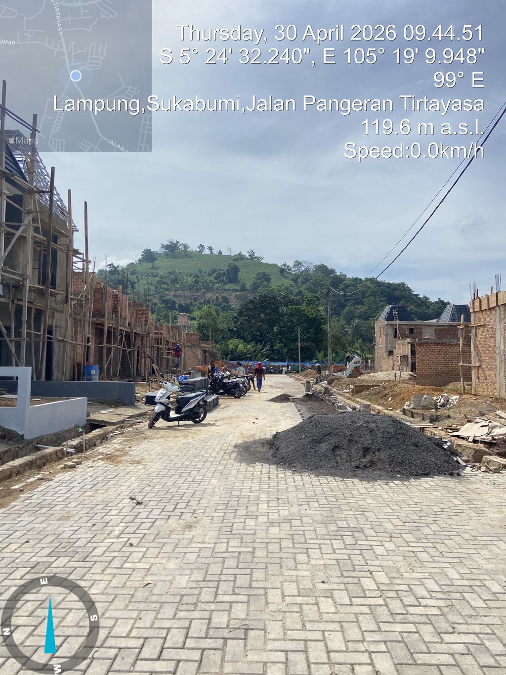 foto posisi tengah perumahan Griya Bukit Kencana