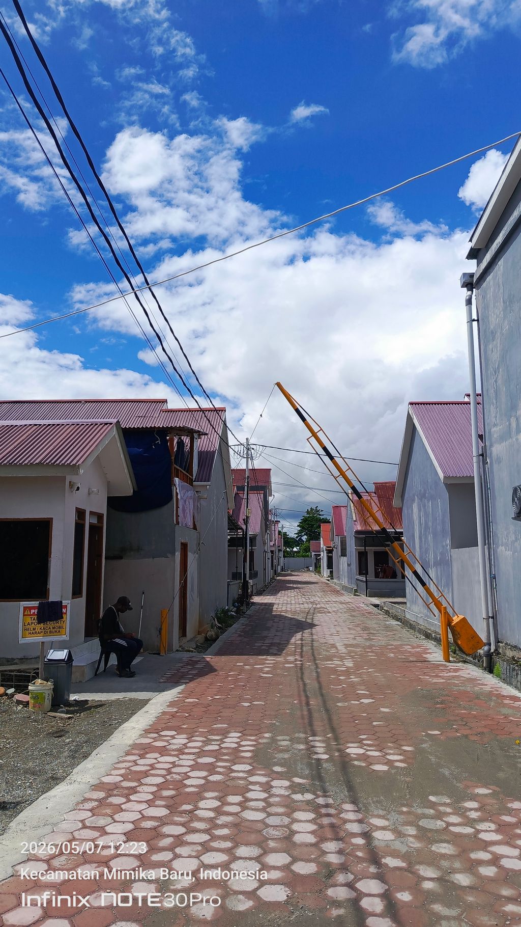 foto gerbang perumahan GOLDEN CITY RESIDENCE