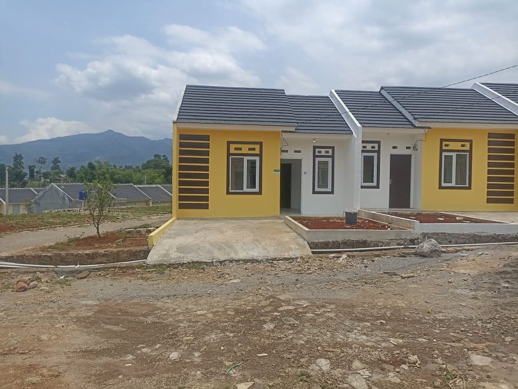 foto tampak rumah tipe 30-166 perumahan PANORAMA HEGARMANAH