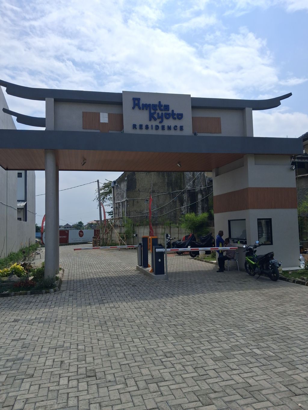 foto gerbang perumahan Ameta Kyoto Residence