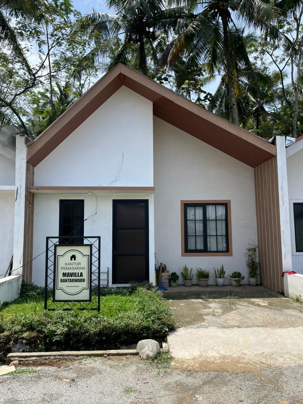 foto tampak rumah tipe 30/60 perumahan Mavilla Bantarwaru 2