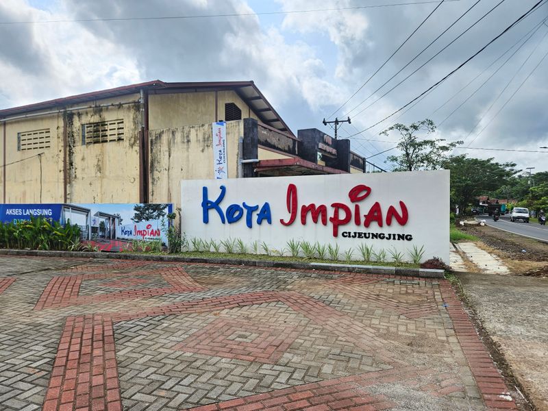 foto gerbang perumahan Kota Impian Cijeungjing