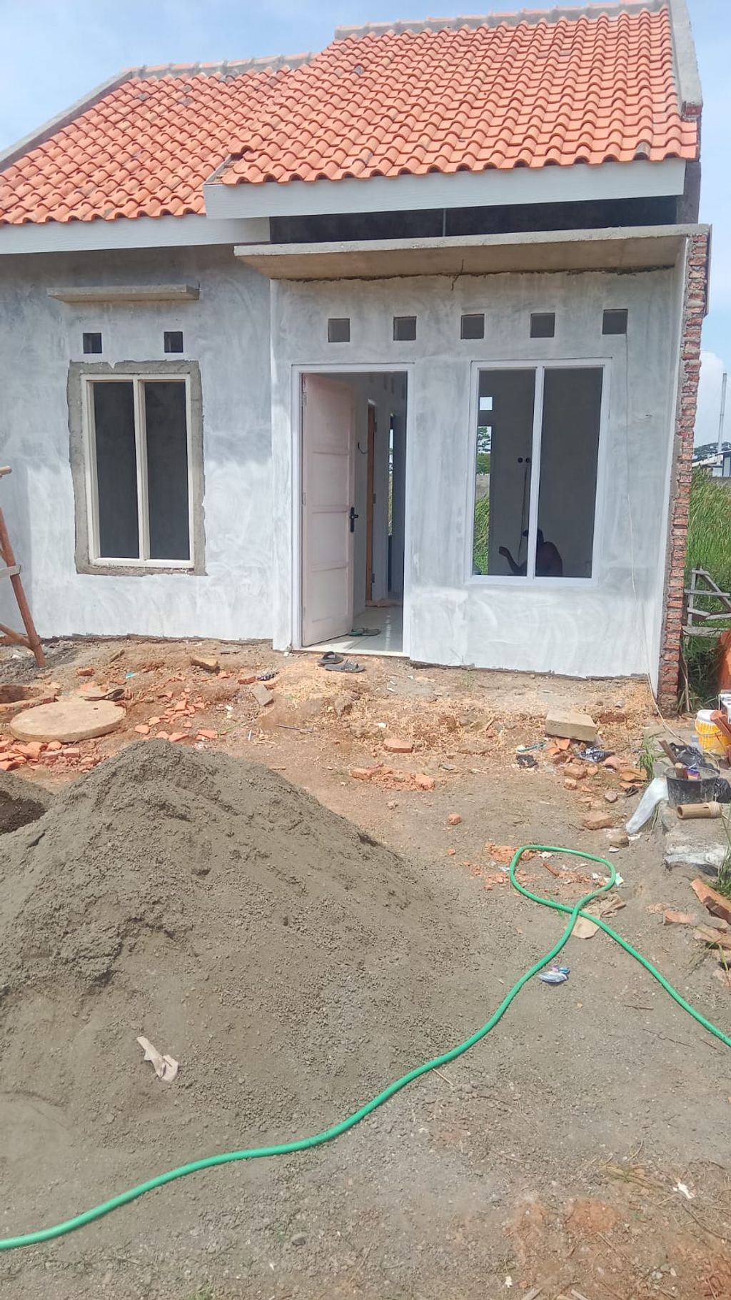 foto tampak rumah tipe Sejahtera Standart perumahan SAHILNA GRIYATAMA Cluster