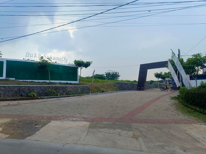 foto gerbang perumahan Bukit Sukamulya Regency