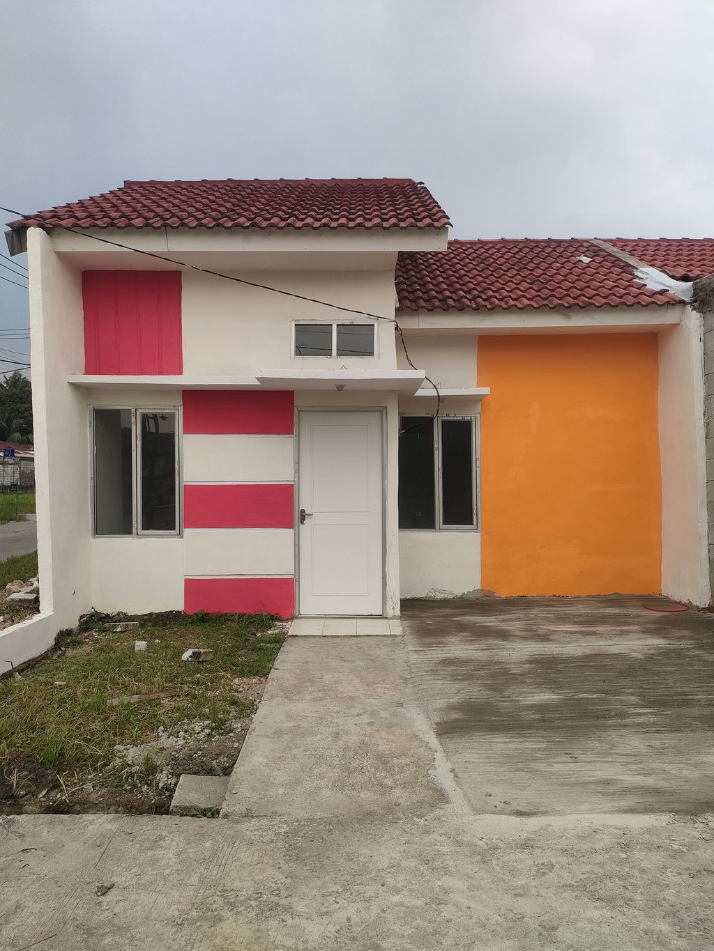 foto tampak rumah tipe A perumahan GRAND ROYAL PARK  ,(DS.SUKASARI)