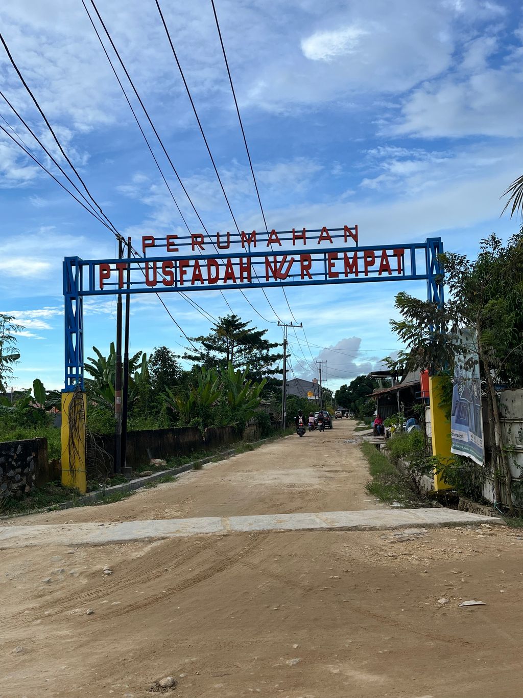 foto gerbang perumahan NUR EMPAT TAHAP 7