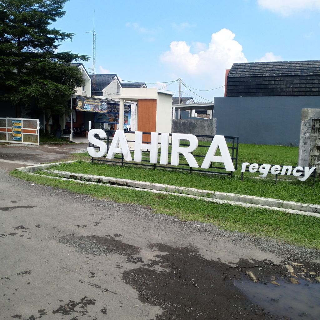 foto gerbang perumahan Sahira Regency