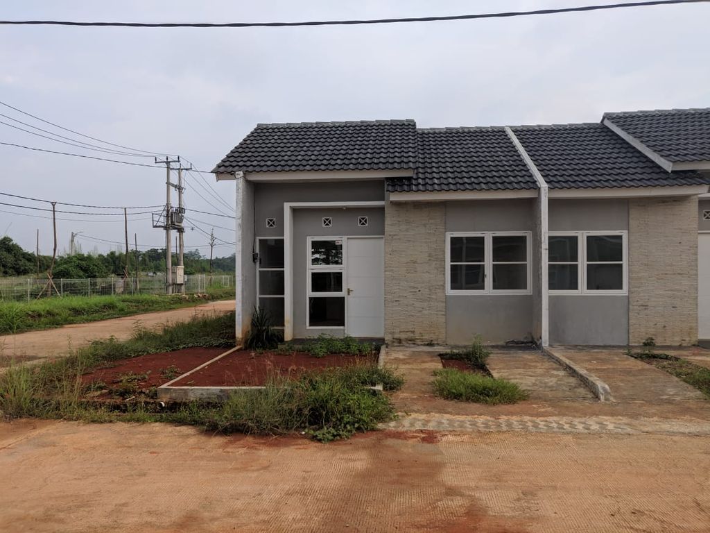 foto tampak rumah tipe Eboni perumahan Bukit Serpong Indah
