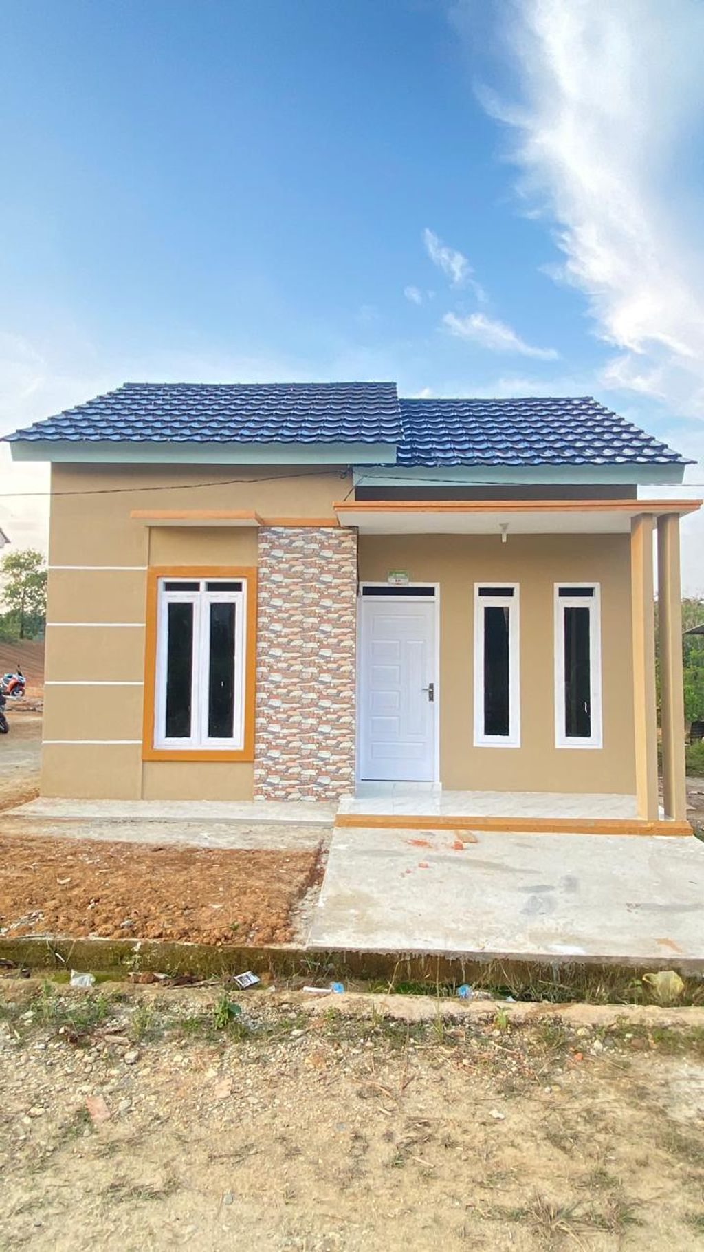 foto tampak rumah tipe 36/120 perumahan Puri Kencana II