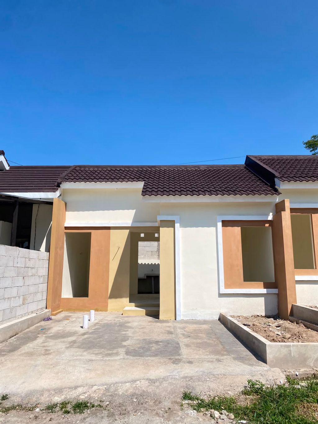 foto contoh rumah perumahan The Queen