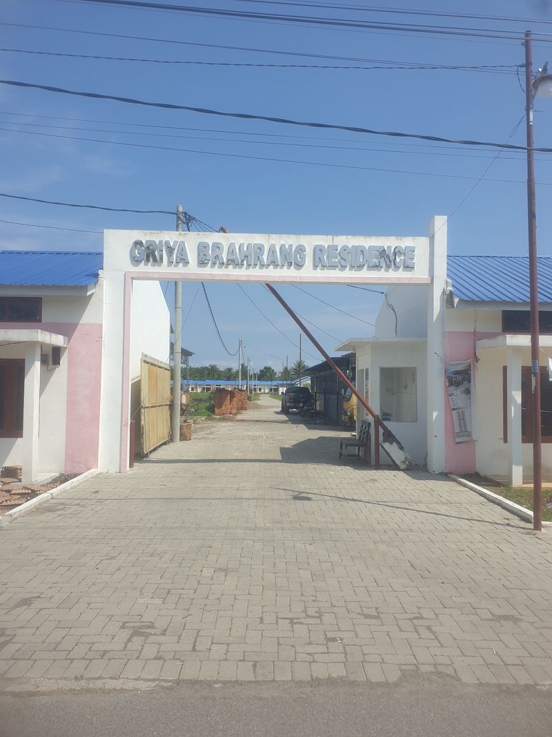 foto gerbang perumahan Griya Brahrang Residence