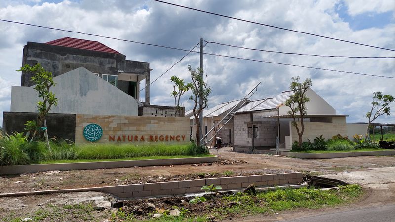 foto gerbang perumahan NATURA RESIDENCE