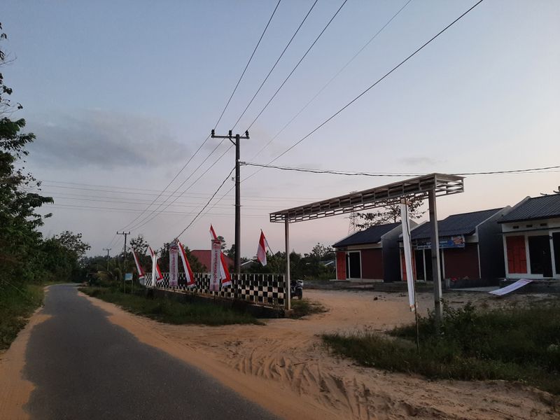foto gerbang perumahan Saprolite Indah