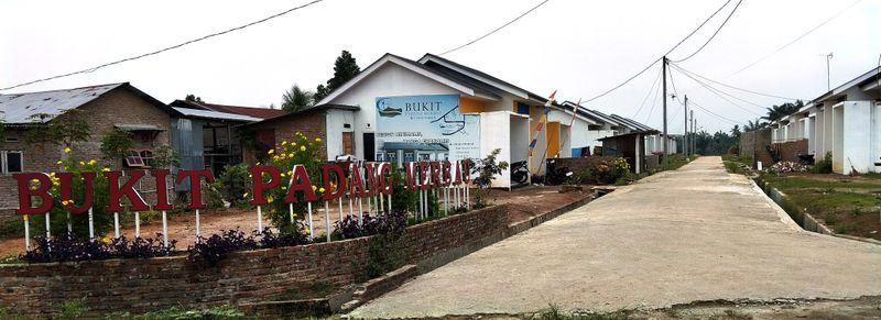 foto gerbang perumahan Bukit Padang Merbau